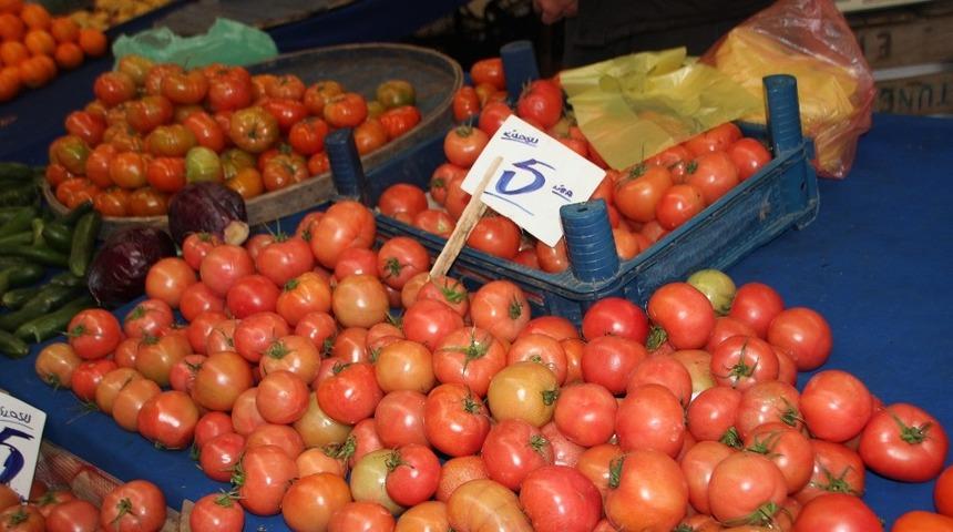 &Ccedil;eri domatesin fiyatı el yakıyor