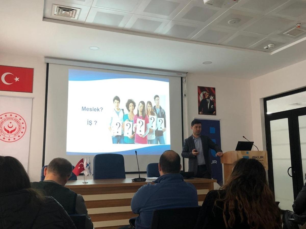 İŞKUR &ouml;ğrencilere meslek se&ccedil;imine destek semineri verdi