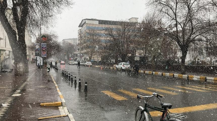 Iğdır&rsquo;da kar yağışı başladı