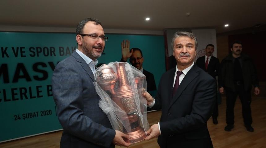 Rektör Elmacı’dan Kasapoğlu’na semaver