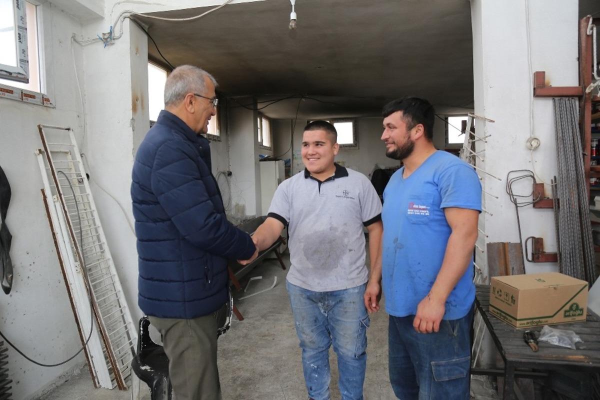 Başkan Tarhan esnafla buluştu