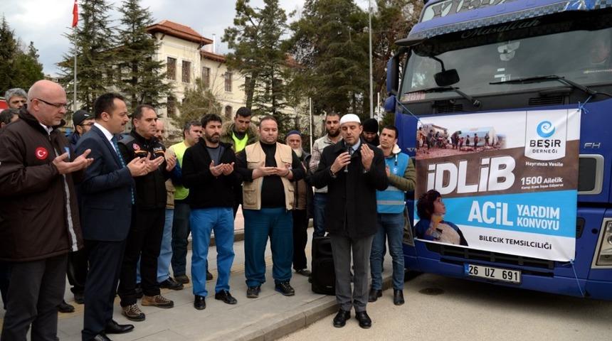 İdlib&rsquo;e 25 ton un, 300 adet bot ve mont g&ouml;nderildi