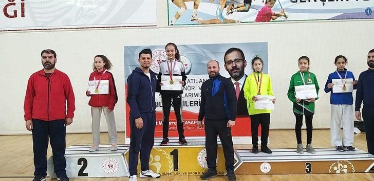 Karatede kız-erkek takımları yarı finalde G2