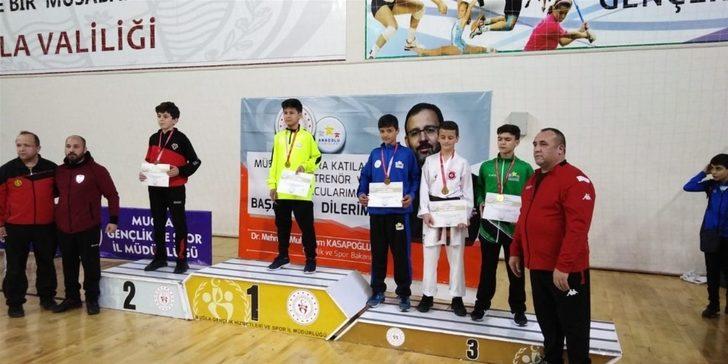 Karatede kız-erkek takımları yarı finalde G4