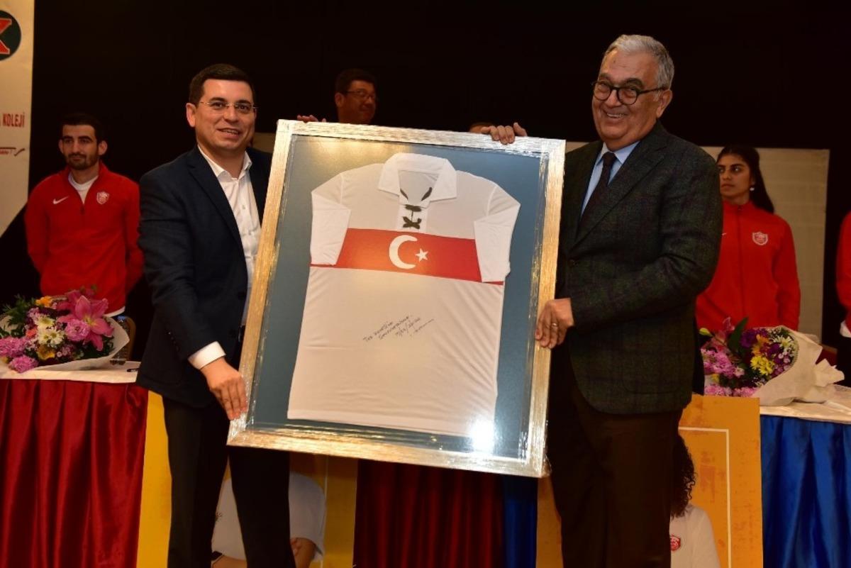Başkan T&uuml;t&uuml;nc&uuml;: &ldquo;Spor yatırımlarında kendimizle yarışıyoruz&rdquo;