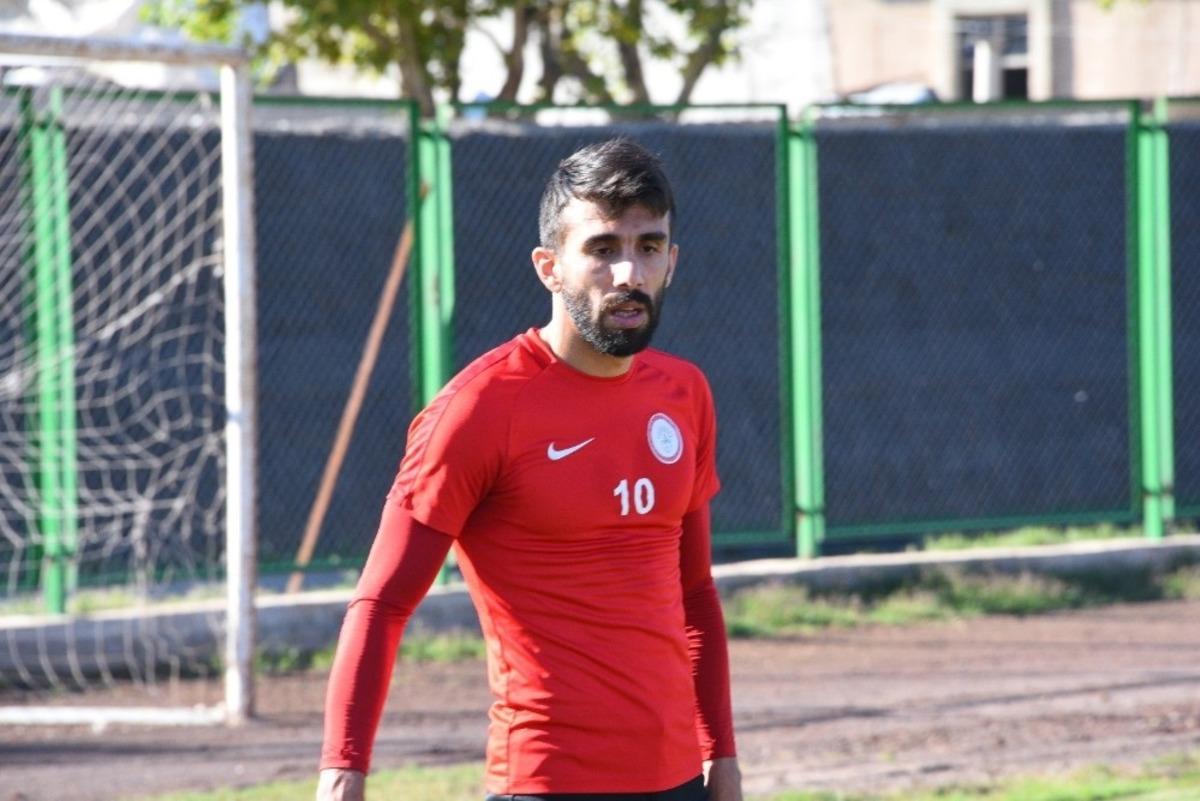 Orta saha oyuncusu s&uuml;resiz kadro dışı bırakıldı