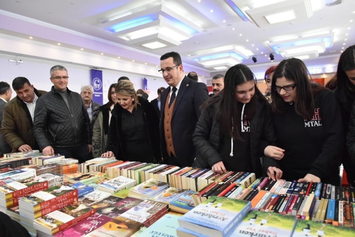 Mustafakemalpaşa&rsquo;da Kitap G&uuml;nlerine yoğun ilgi