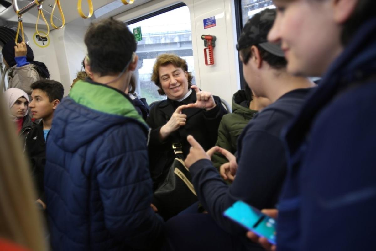 İşitme engelli &ccedil;ocuklar tramvayla şehir turu attı