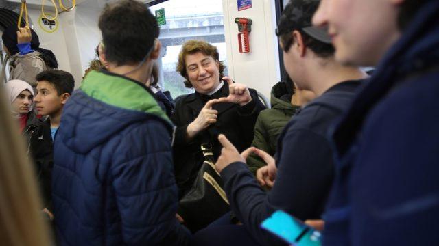 İşitme engelli çocuklar tramvayla şehir turu attı