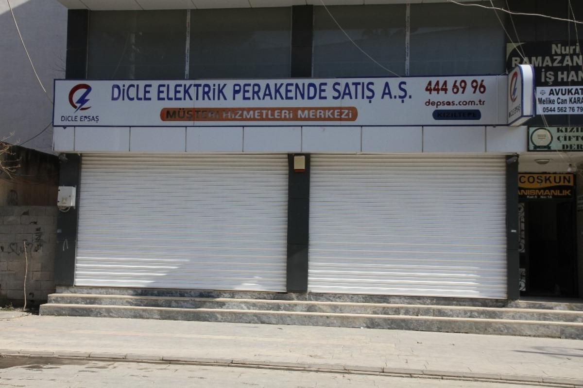 Mardin&rsquo;de hırsızlar duvarı delip DEDAŞ binasına girdi