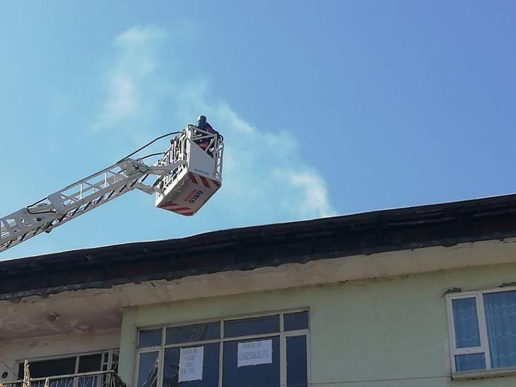 Düzce’de binanın çatısından çıkan dumanlar itfaiye harekete geçirdi G2
