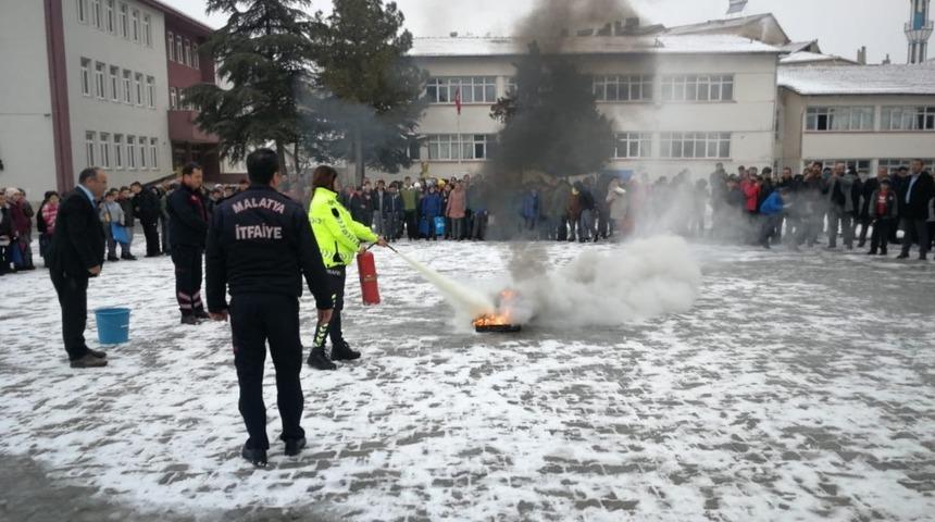Uygulamalı yangın eğitimi verildi