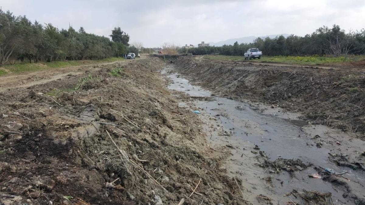 35 yıldır ihmal edilen kanal temizleniyor