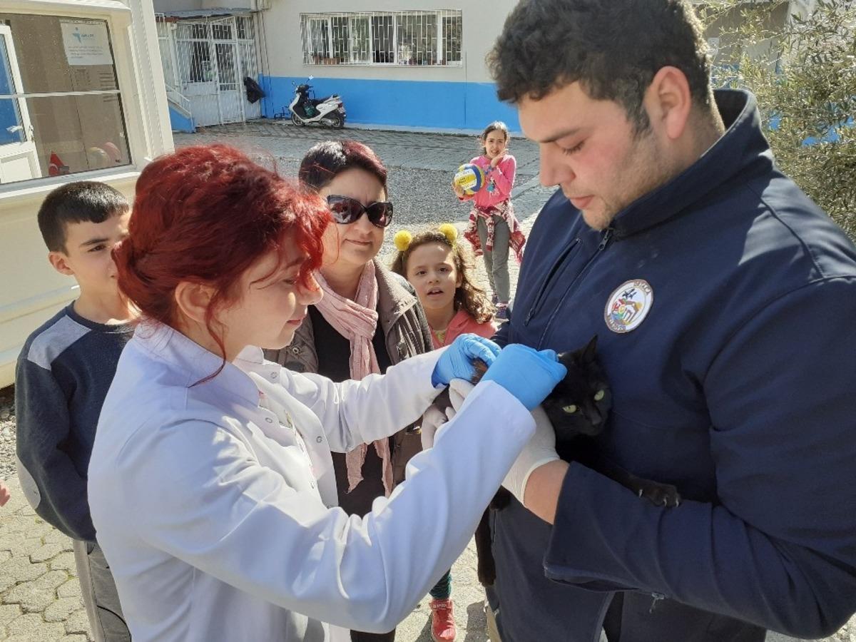 Ortaca Belediyesi &ccedil;ocukların hayvan sevgisine ilgisiz kalmadı