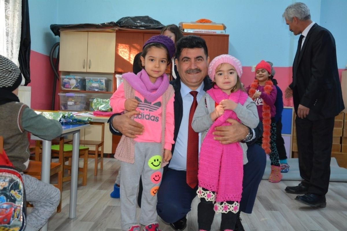 İlmek ilmek sevgi &ouml;r&uuml;p paylaştılar