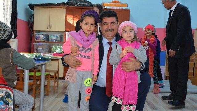 İlmek ilmek sevgi örüp paylaştılar