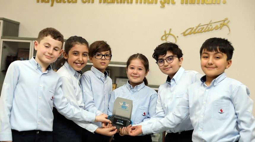 ‘VEX IQ’ robot yarışması