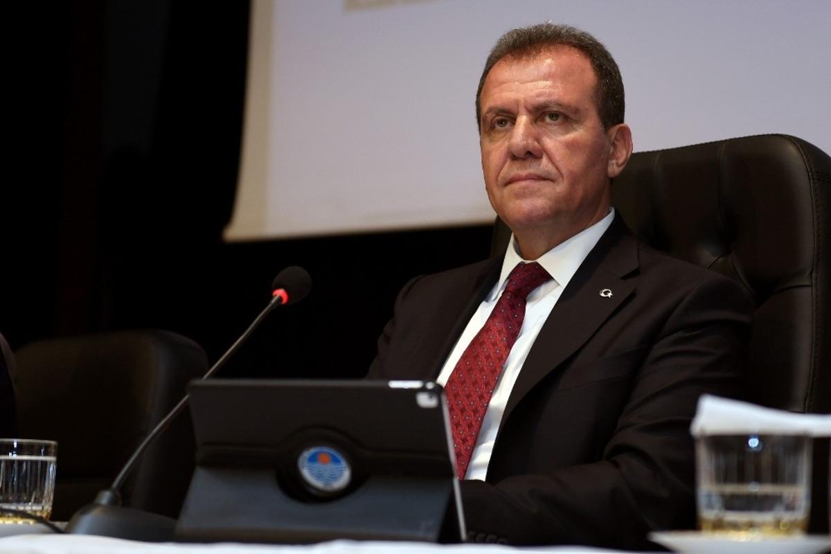 Se&ccedil;er, metro projesinin rafa kalktığı iddialarını yalanladı