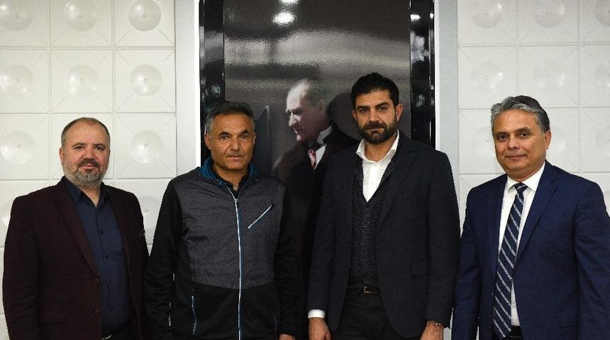 Spor Kul&uuml;b&uuml;, Kadın Milli Takım Başantren&ouml;r&uuml; &Uuml;nsal ile yollarını ayırdı