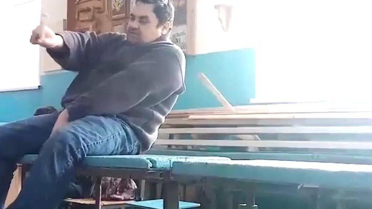 Bu nasıl öğretmen? Alkol alıp derse girdi, sonrası rezalet! G1