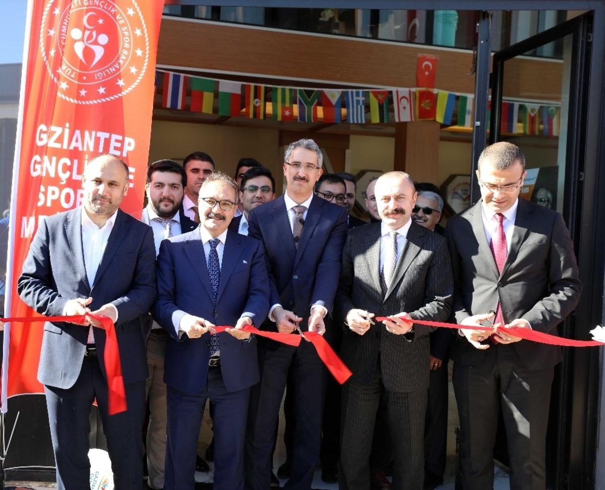 GA&Uuml;N&rsquo;de coşkulu &lsquo;Uluslararası Kitap Kahve&rsquo; a&ccedil;ılışı