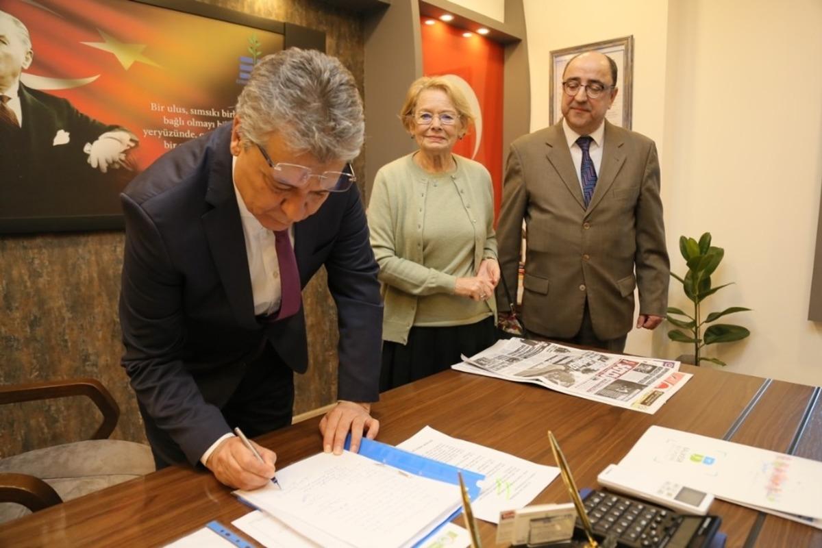 Değerli eski eşyaları m&uuml;zeye bağışladı