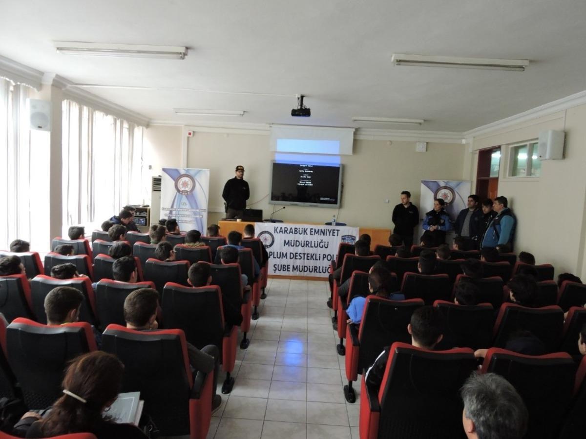 &Ouml;ğretmenler ve &ouml;ğrenciler uyuşturucu hakkında bilgilendirildi