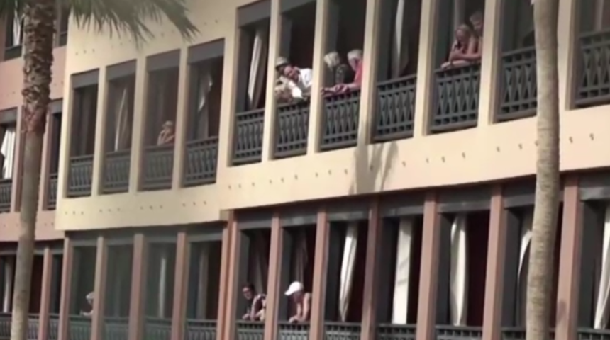 Koronavir&uuml;s salgını, Kanarya Adaları'nda 1000 turisti otele kapattı