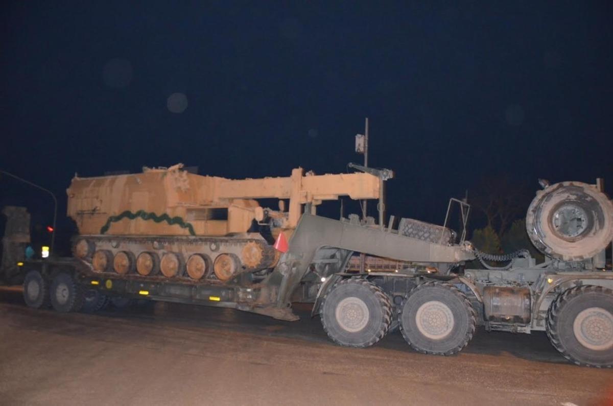 Suriye sınırına askeri ara&ccedil; sevkiyatı