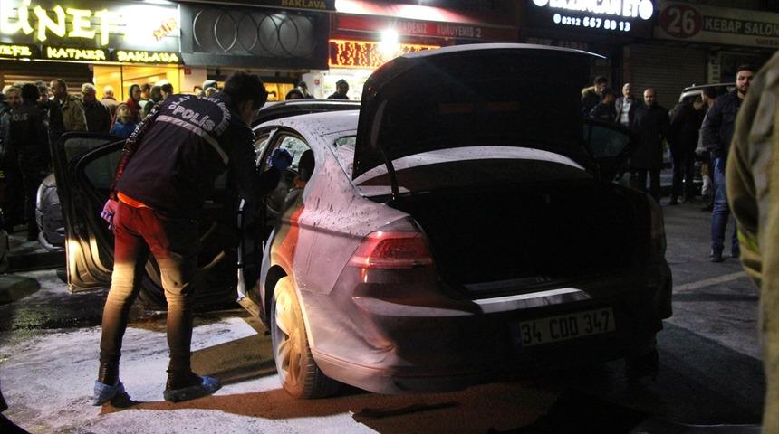 Sokağı savaş alanına &ccedil;eviren genci lin&ccedil;ten polis kurtardı