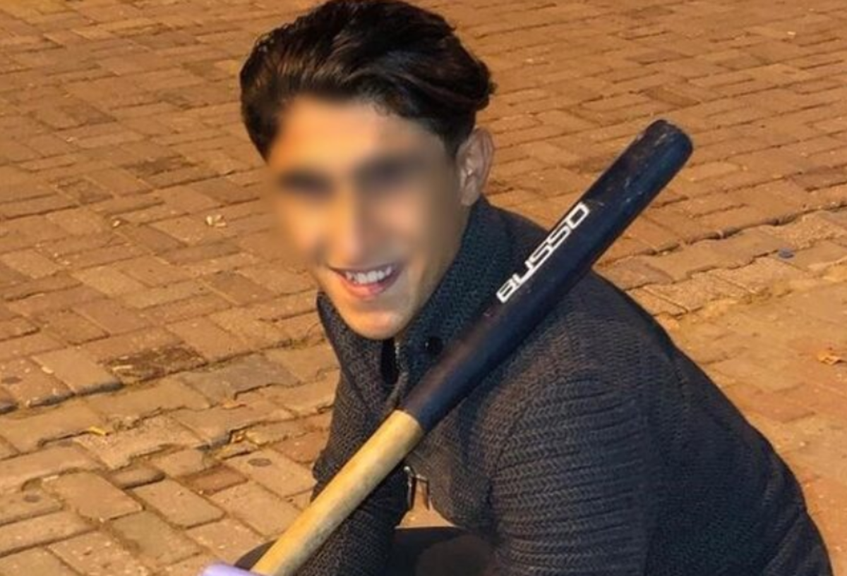 Annesine ve kendisine yapılan ağır k&uuml;f&uuml;rlere dayanamayan gen&ccedil; babasını &ouml;ld&uuml;rd&uuml;