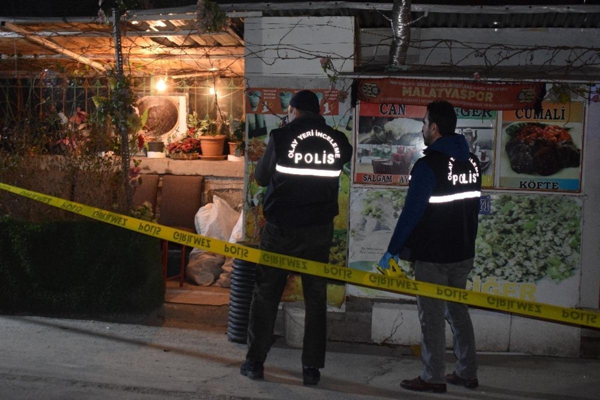 Malatya&rsquo;da yemek yediği esnada silahlı saldırıya uğrayan şahıs yaralandı