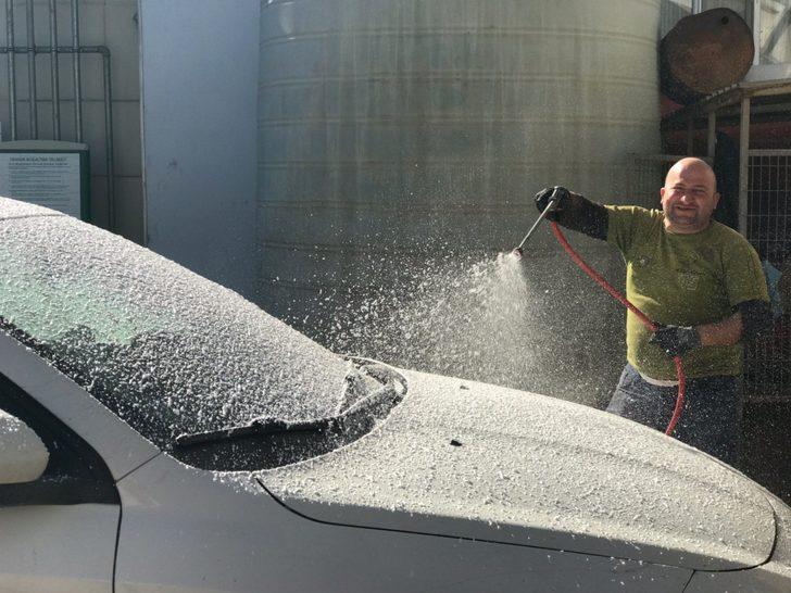 Gülüşünü görmek için oto yıkamacıya geliyorlar! G3