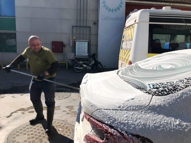 Gülüşünü görmek için oto yıkamacıya geliyorlar! G5