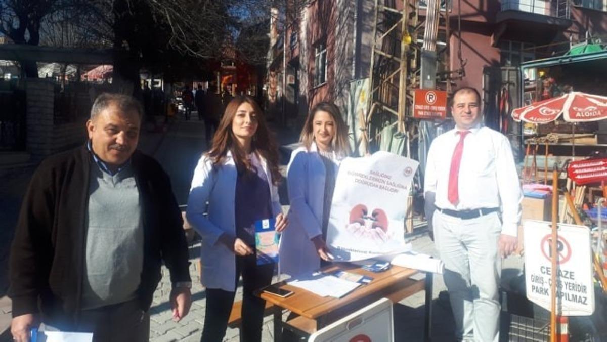 Pazar yerinde sigara standı a&ccedil;tılar