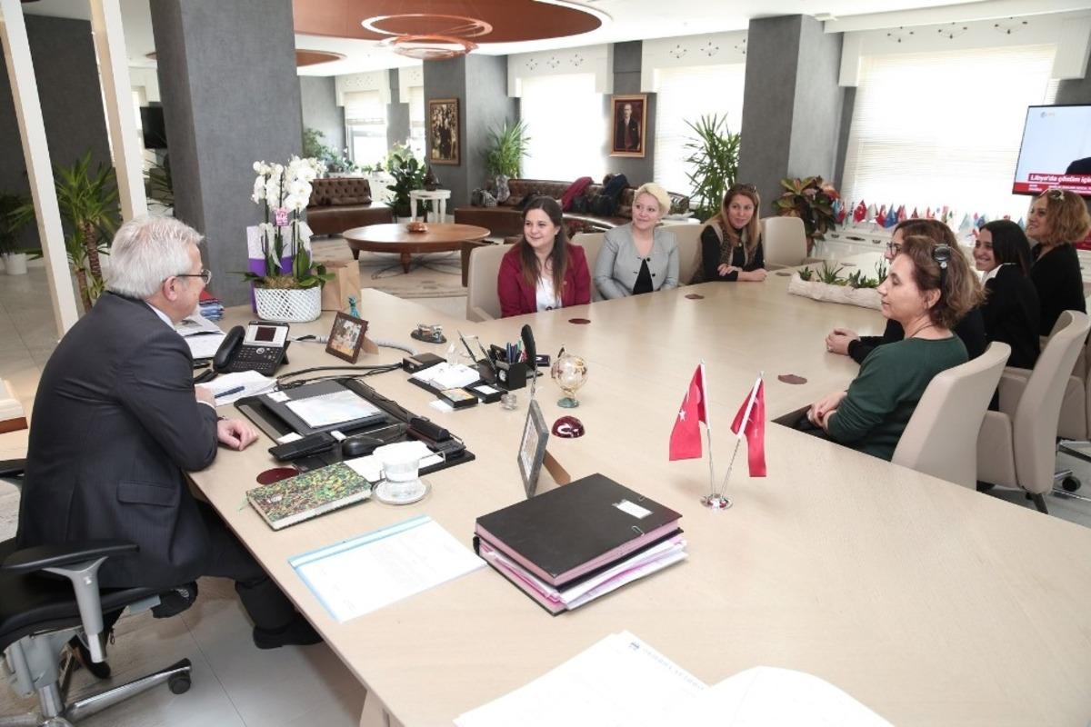 CHP Nil&uuml;fer Kadın Kolları&rsquo;ndan Erdem&rsquo;e ziyaret