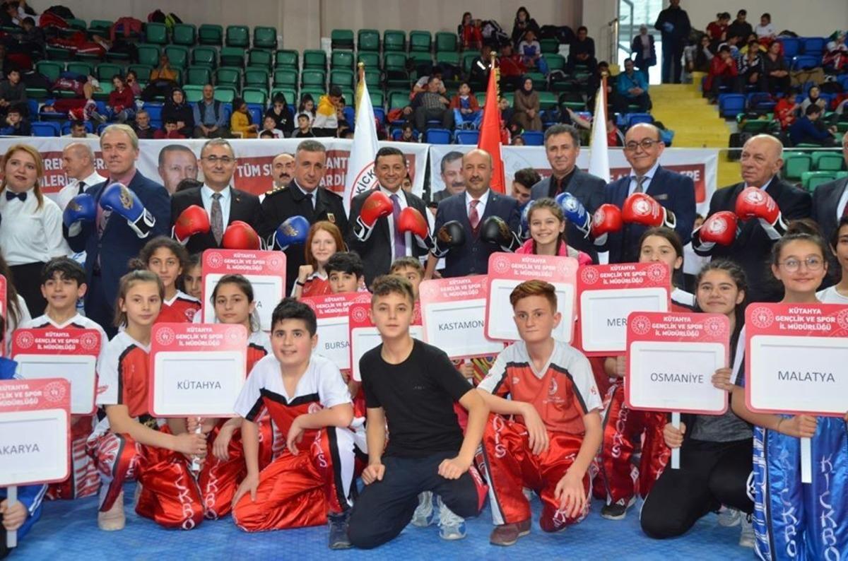 Milletvekili Erbaş ve Başkan Işık, Kick Boks Şampiyonası&rsquo;nda