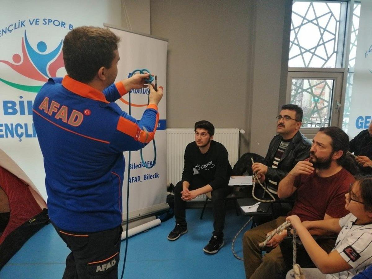 AFAD g&ouml;n&uuml;ll&uuml;lerine eğitimi verildi