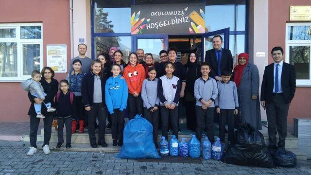 Kapakları topladılar, tekerlekli sandalyeyi aldılar