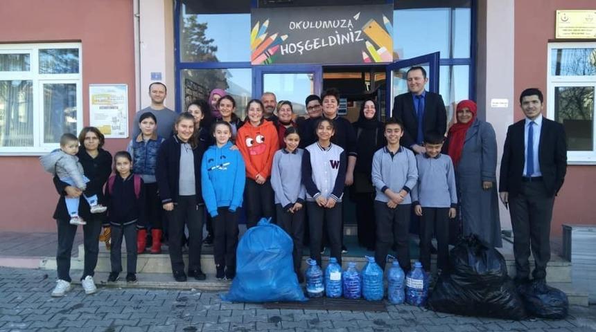 Kapakları topladılar, tekerlekli sandalyeyi aldılar