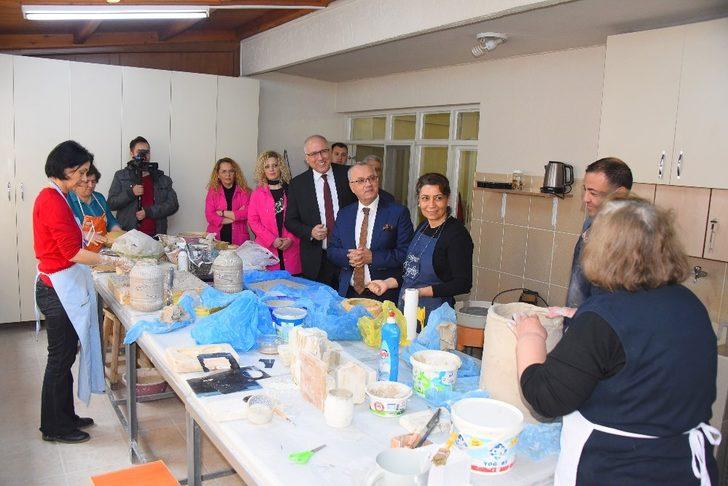 Başkan Kayda, seramik ve çini atölyesine ziyaret G2