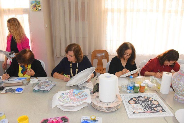 Başkan Kayda, seramik ve çini atölyesine ziyaret G3