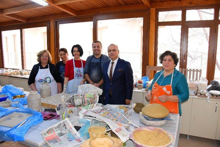 Başkan Kayda, seramik ve çini atölyesine ziyaret G4