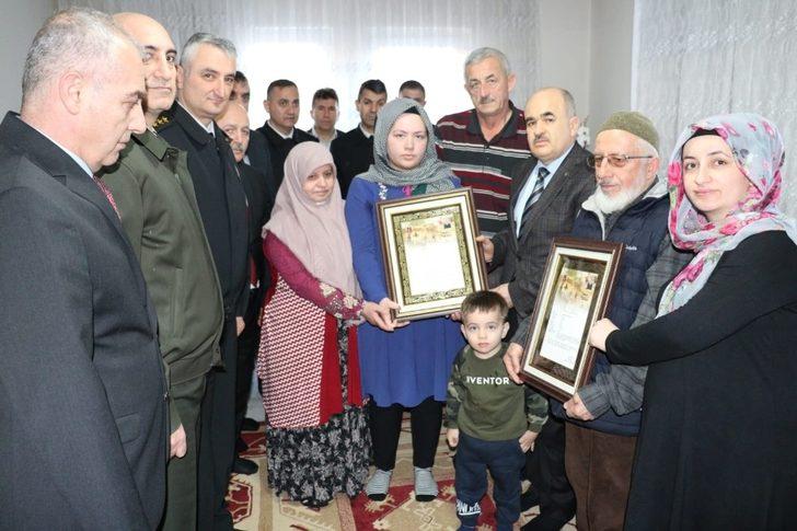Şehit Işık’ın ailesine Şahadet Belgesi verildi G1