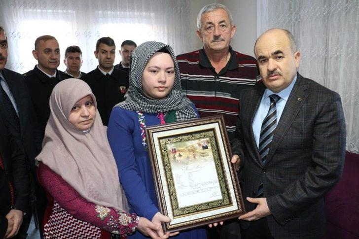 Şehit Işık’ın ailesine Şahadet Belgesi verildi G3