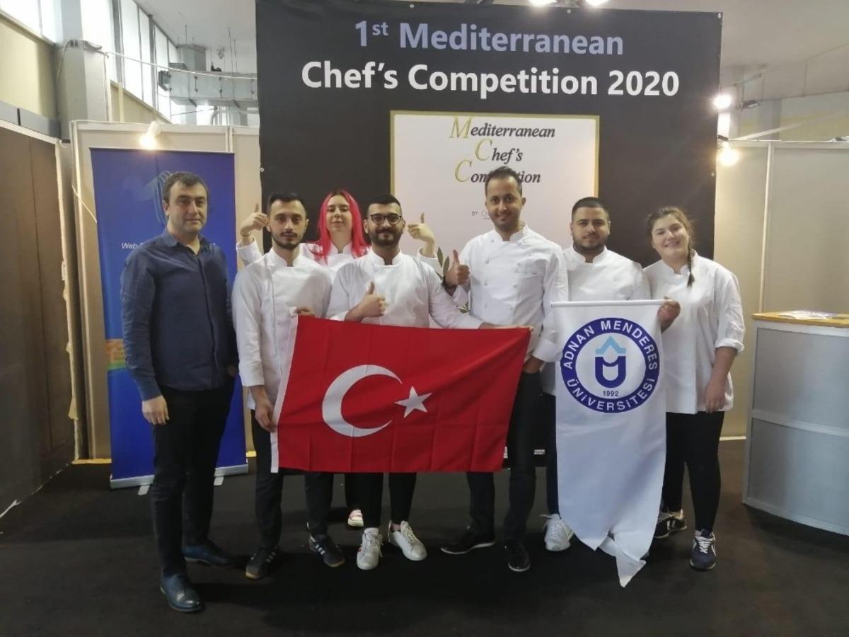 T&uuml;rk Bayrağı, Yunanistan&rsquo;ın başkentinde dalgalandı