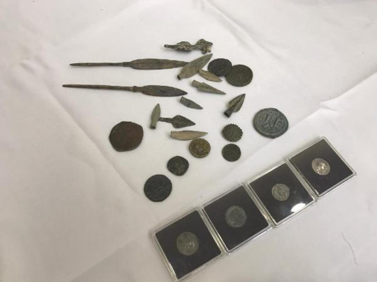 İstanbul'da tarihi eser operasyonu! 2 bin yıllık sikkeler ele ge&ccedil;irildi