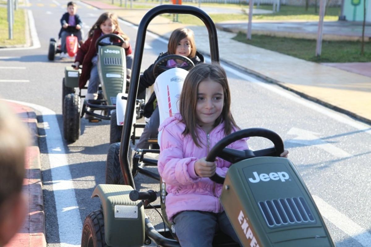 Bu parkta &ccedil;ocuklar hem eğleniyorlar hem &ouml;ğreniyorlar