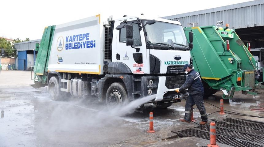 Kartepe’de çöp kamyonları her gün dezenfekte ediliyor
