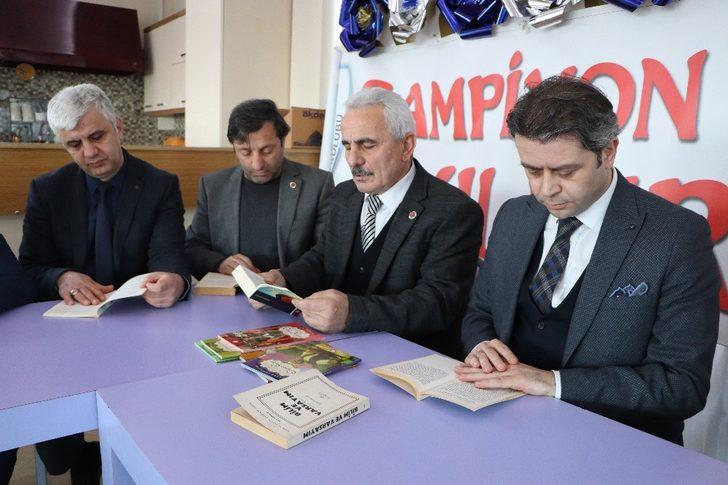 Muhtarlardan bin kitap bağışı G2